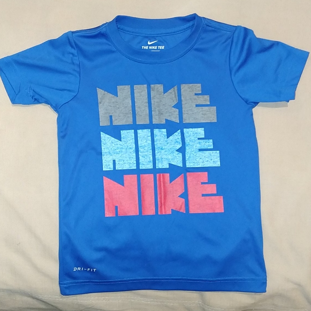 Boys Nike t-shirt